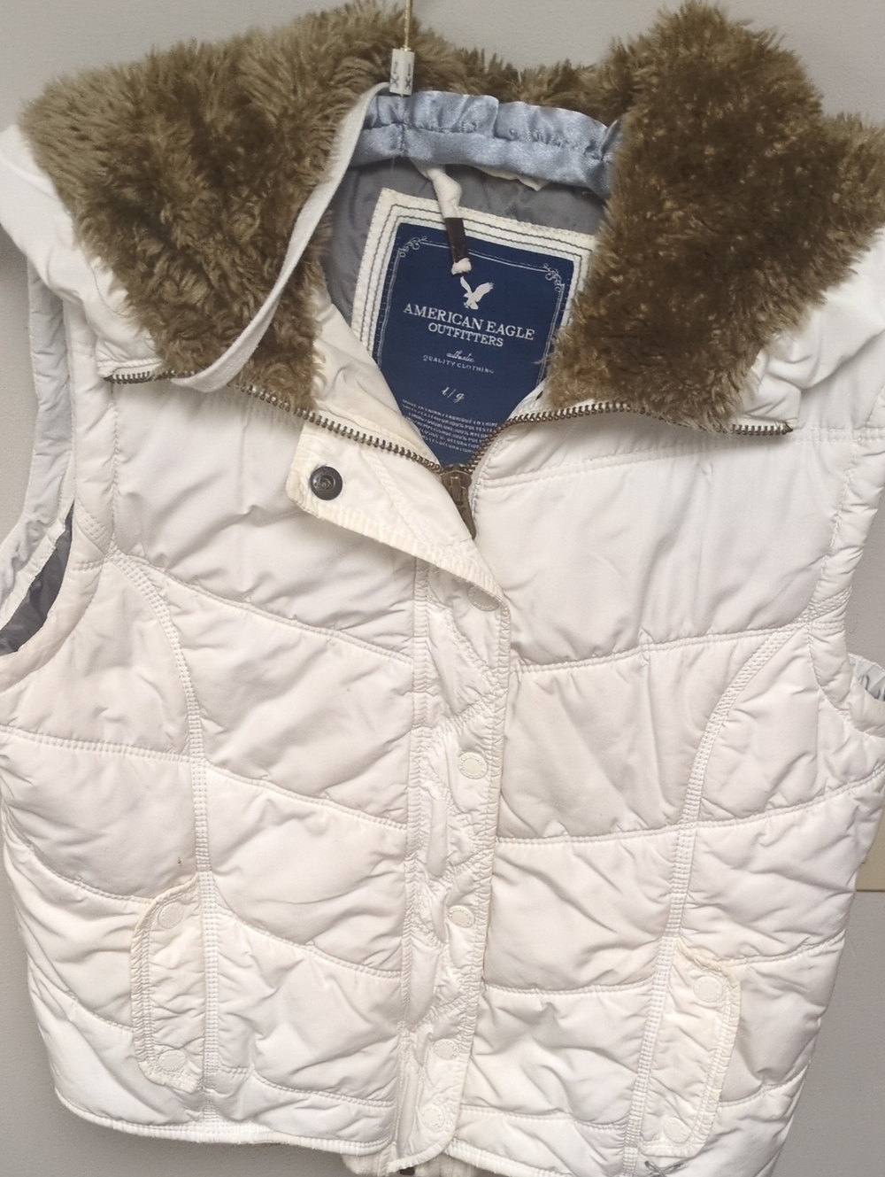 American Eagle Outfitters White Quilted Vest with Brown Faux-Fur Collar